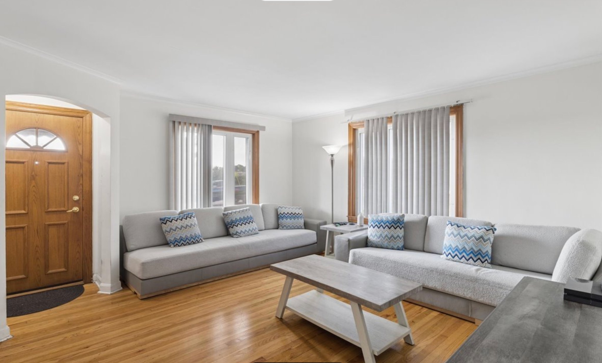 Living room at 5711 N Canfield Avenue